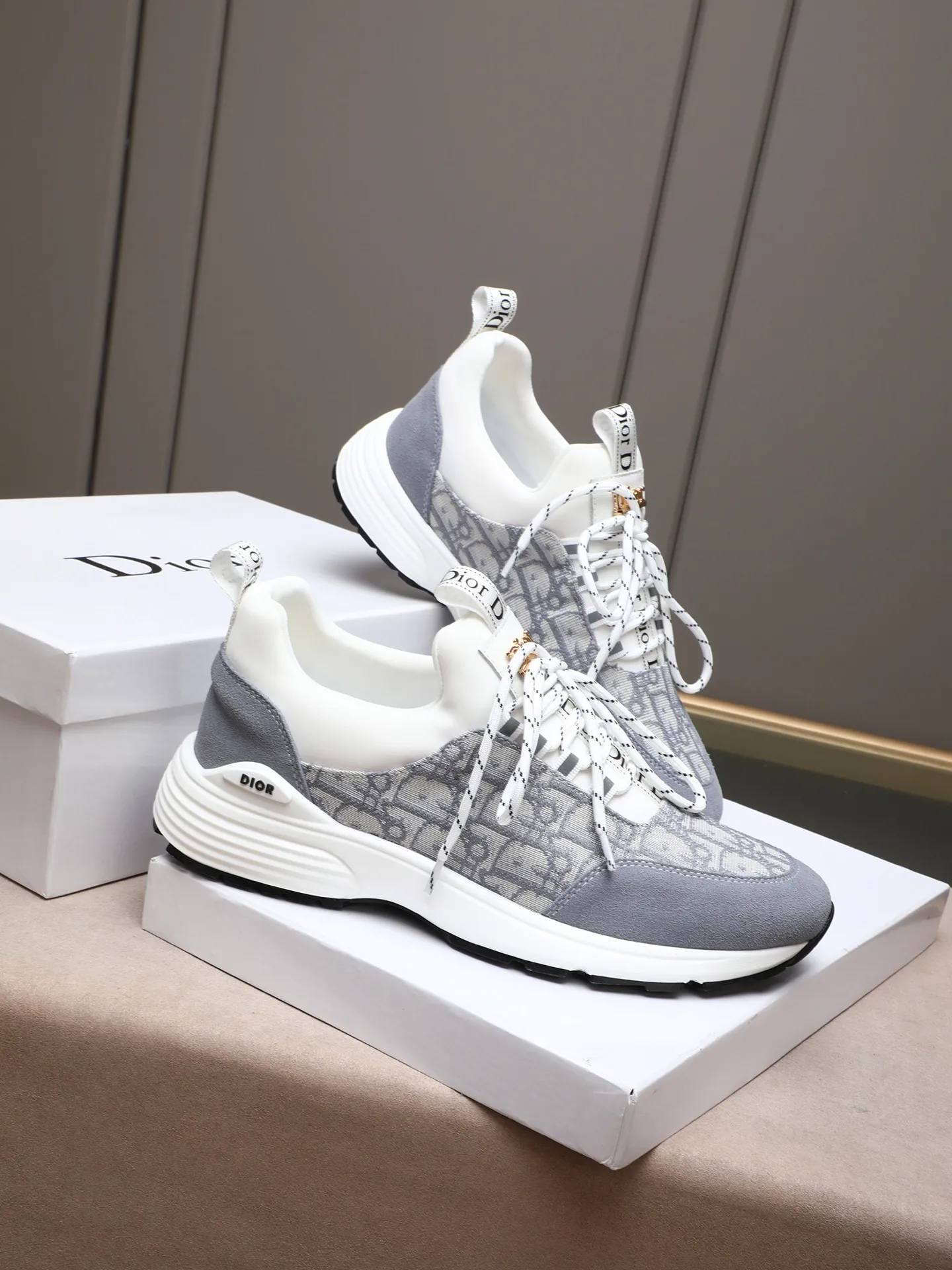 Men's shoes 💰440 💰Dior [Dior] 😘😘High-end series of casual men's shoes, simple and elegant👍👍👍The upper is made of first-layer genuine leather spliced ​​with Dior's special material [sun][sun]; imported first-layer sheepskin lining; special outsole, wear-resistant, lightweight, the overall design is harmonious and unified without lacking personality 👣🌟✨You deserve it! 3 colors😍Sizes 38~44. (45 custom-made) The picture above is a big seller🔥🔥🔥